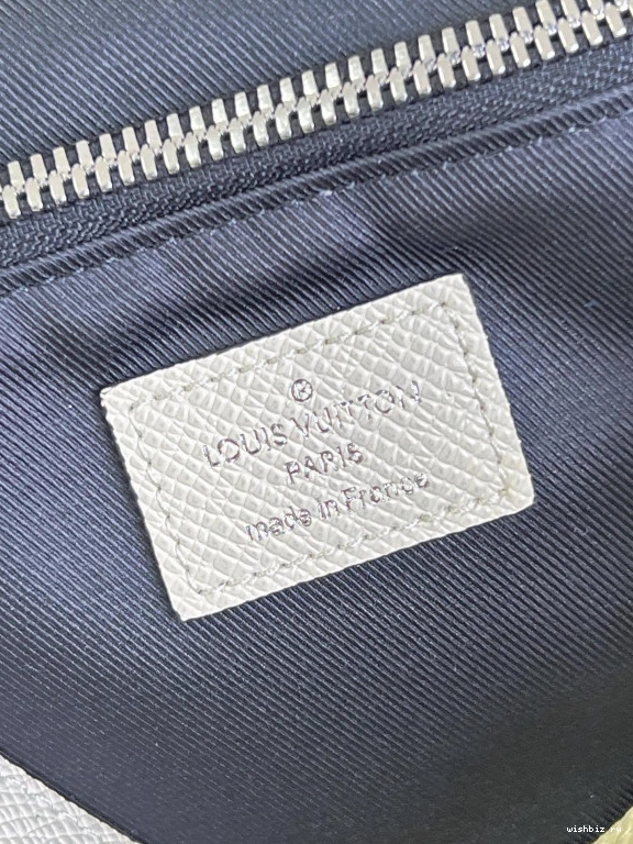 WIS NEW LOUIS FLAP MESSENGER VUITTON 0822